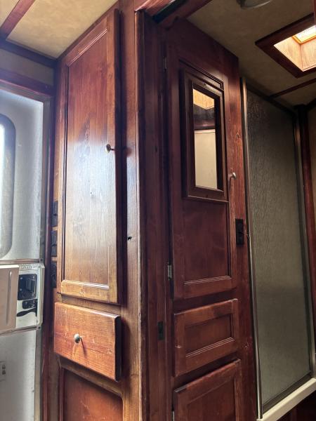 Used 2009 Cherokee 4H LQ Horse Trailer