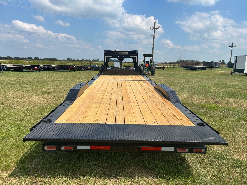New 2026 Diamond C 102x24 Tandem 23K GN Pro Tilt w/ Drive Over Fenders & 6' Stationary Deck