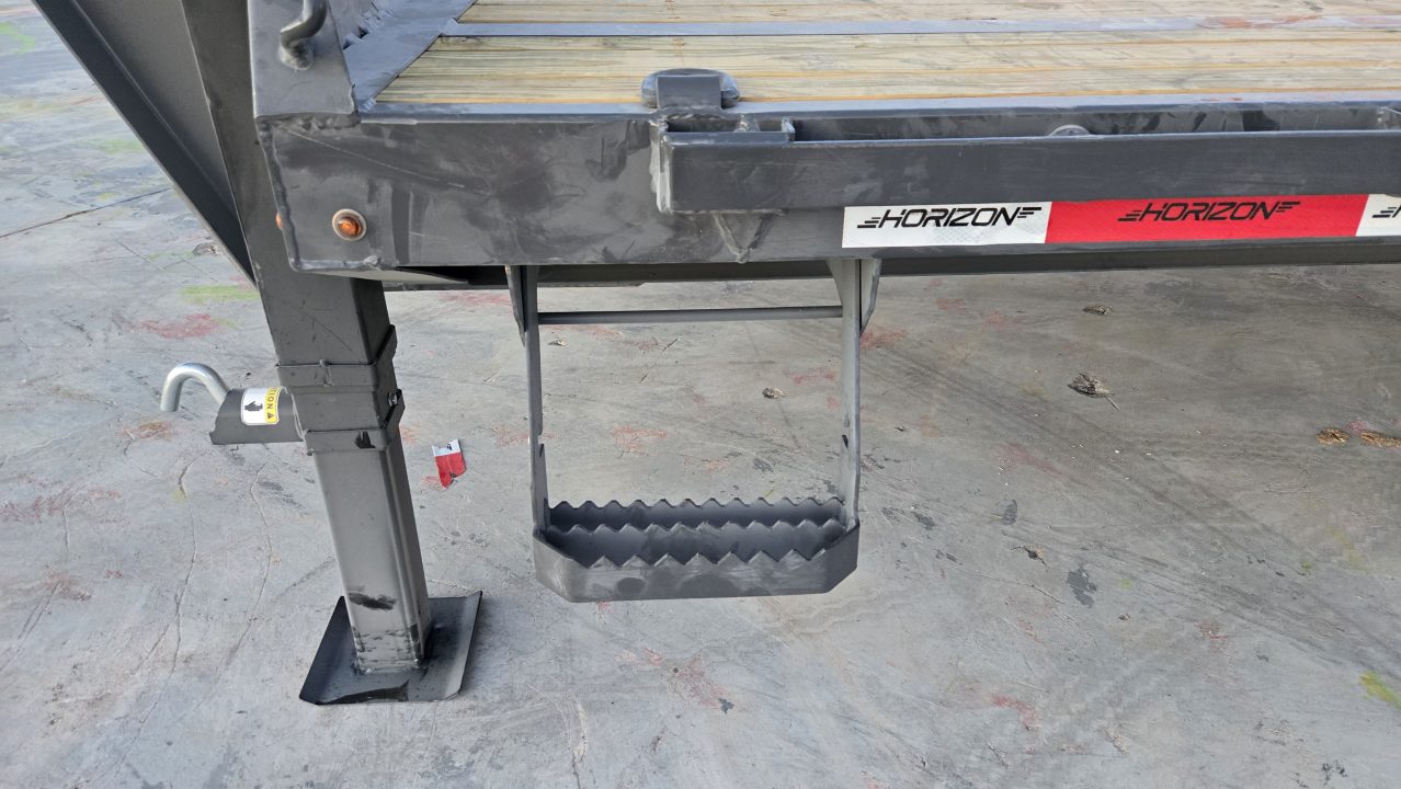 New 2025 Horizon Trailers FTZ 26' x 102" x 34" GN 15,700LBS Deckover Trailer