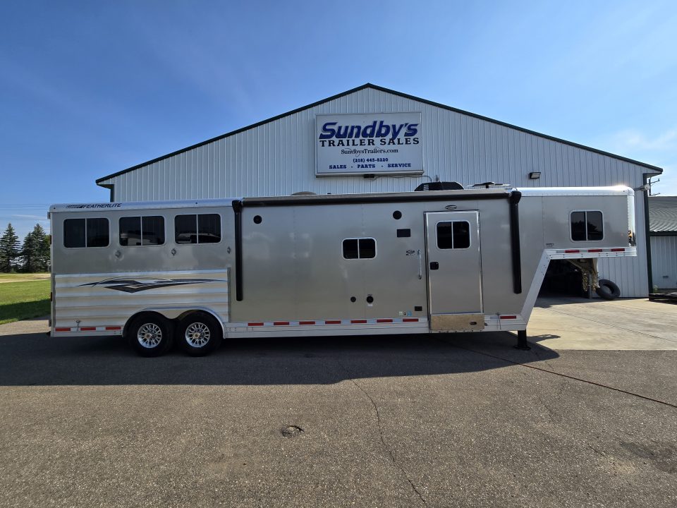 2017 Featherlite 9821-313B