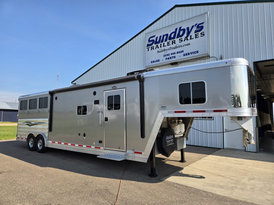 Used 2017 Featherlite 9821-313B 3 Horse