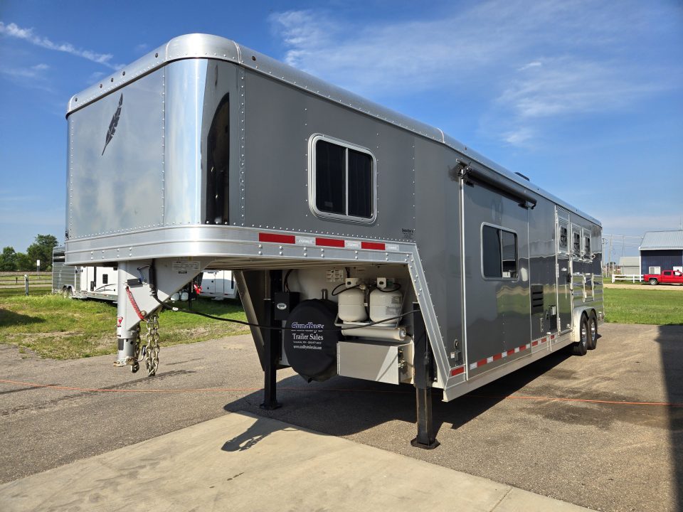 Used 2017 Featherlite 9821-313B 3 Horse