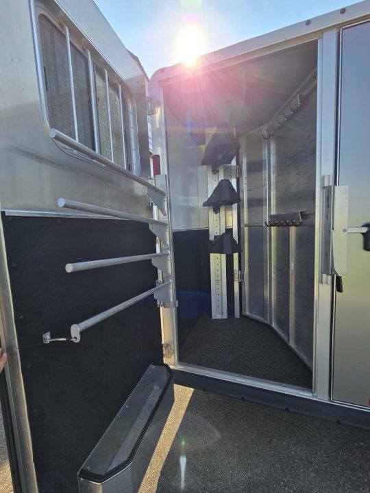 Used 2017 Featherlite 9821-313B 3 Horse