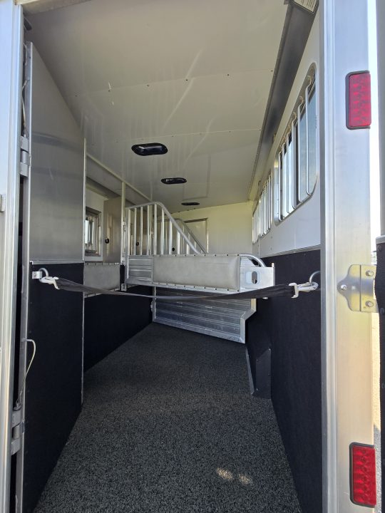 Used 2017 Featherlite 9821-313B 3 Horse