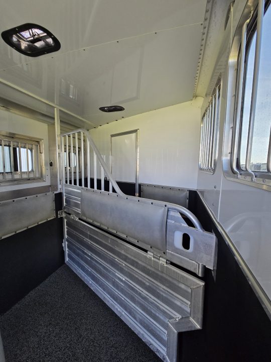Used 2017 Featherlite 9821-313B 3 Horse