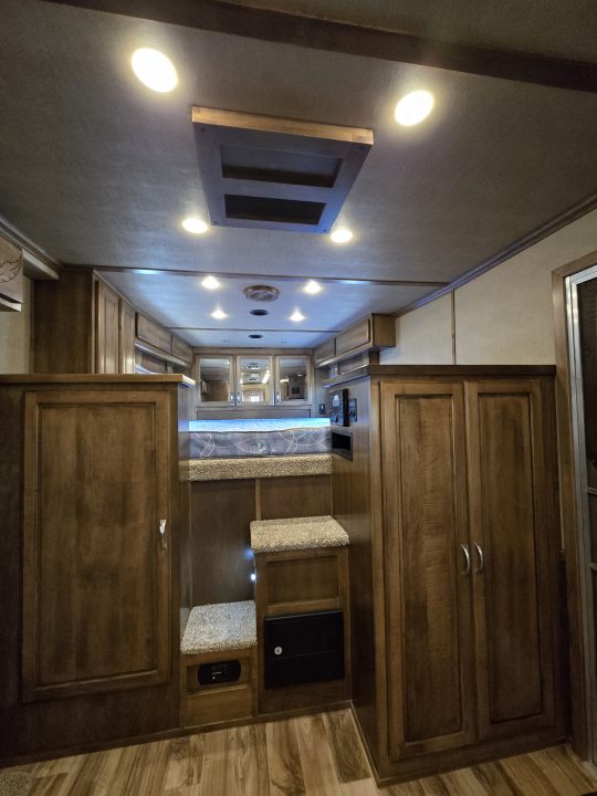 Used 2017 Featherlite 9821-313B 3 Horse
