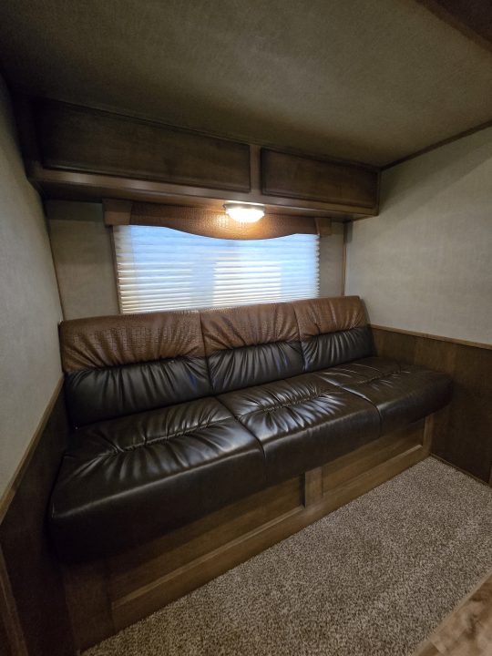 Used 2017 Featherlite 9821-313B 3 Horse