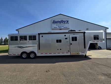 Used 2017 Featherlite 9821-313B 3 Horse