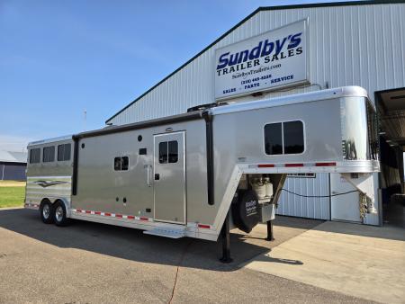 Used 2017 Featherlite 9821-313B 3 Horse