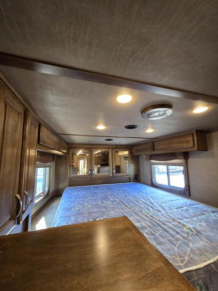 Used 2017 Featherlite 9821-313B 3 Horse