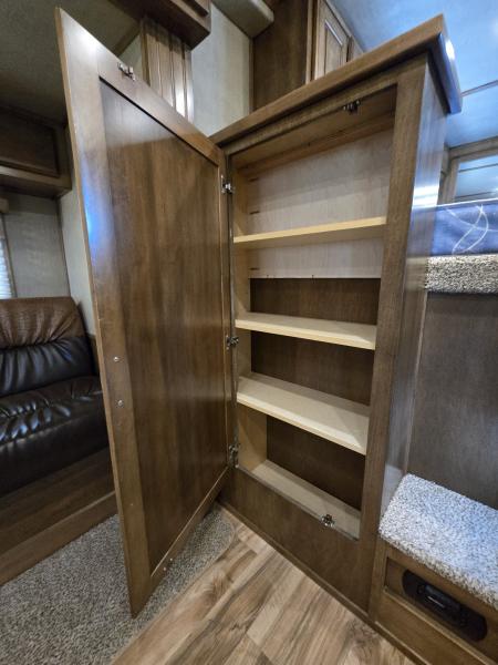 Used 2017 Featherlite 9821-313B 3 Horse