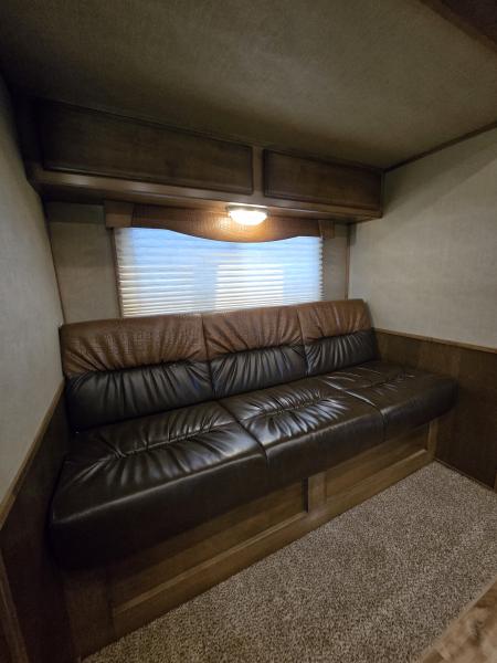 Used 2017 Featherlite 9821-313B 3 Horse