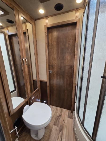 Used 2017 Featherlite 9821-313B 3 Horse