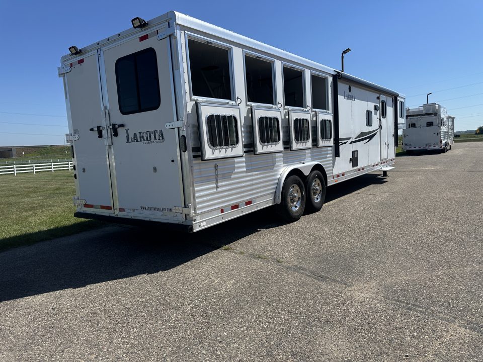 Used 2014 Lakota 4H 13' LQ Horse Trailer