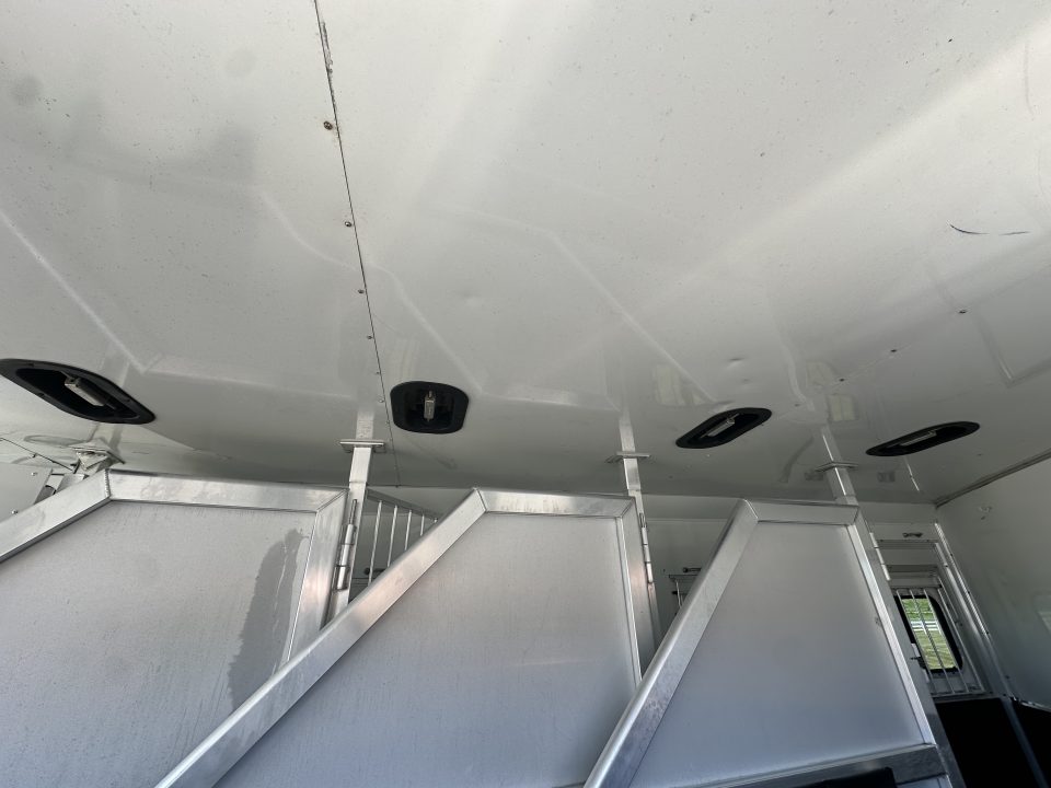 Used 2014 Lakota 4H 13' LQ Horse Trailer