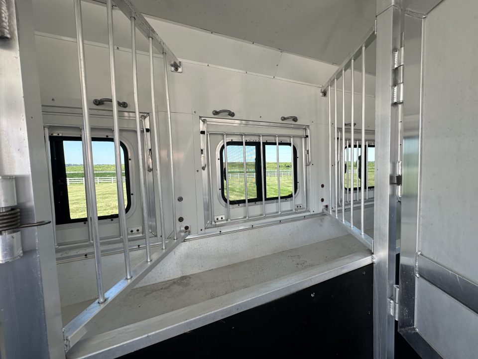 Used 2014 Lakota 4H 13' LQ Horse Trailer