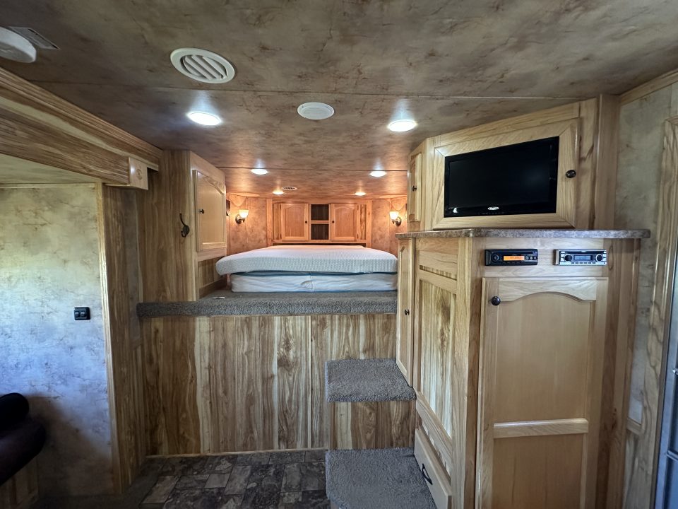 Used 2014 Lakota 4H 13' LQ Horse Trailer