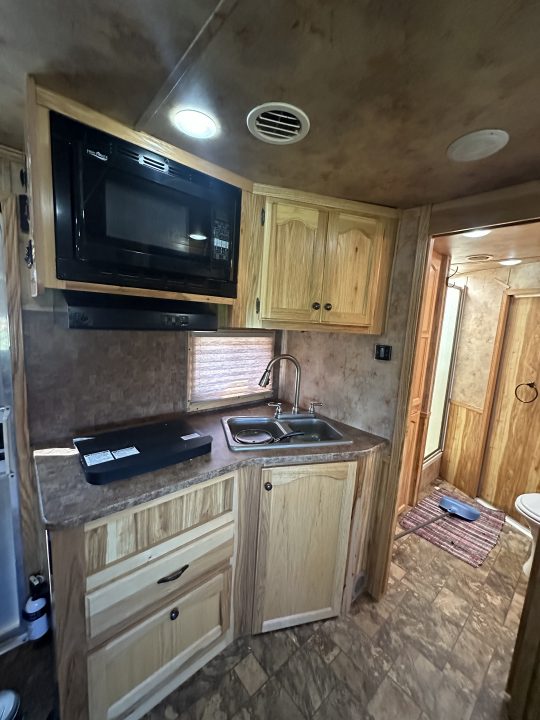 Used 2014 Lakota 4H 13' LQ Horse Trailer
