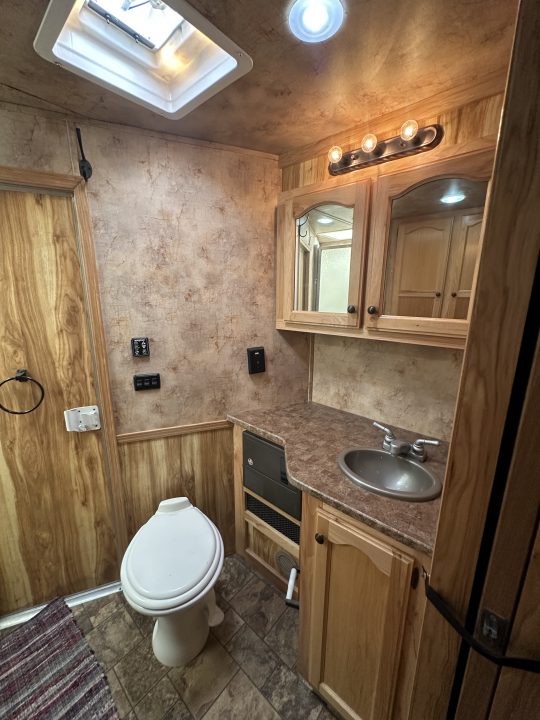 Used 2014 Lakota 4H 13' LQ Horse Trailer