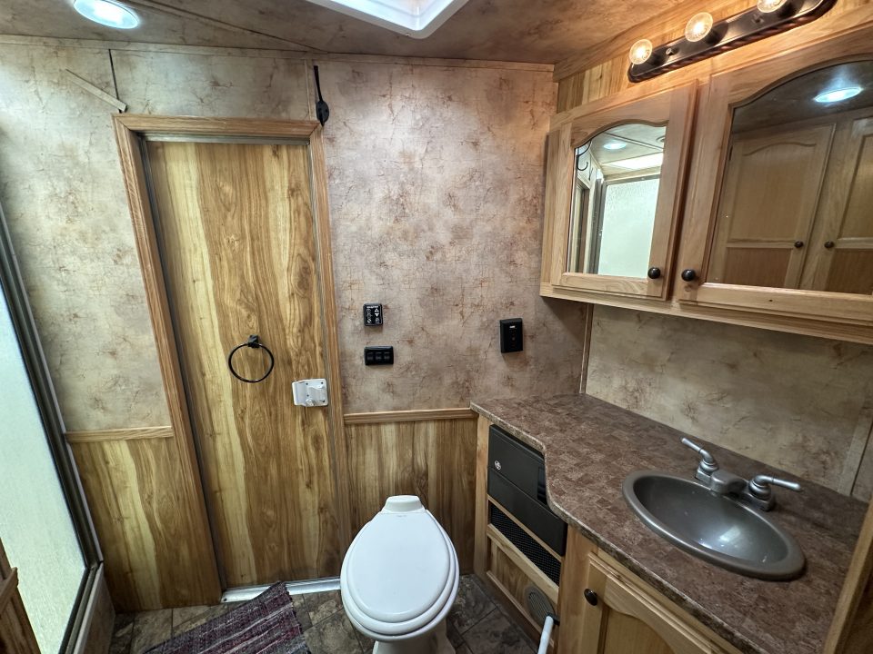 Used 2014 Lakota 4H 13' LQ Horse Trailer