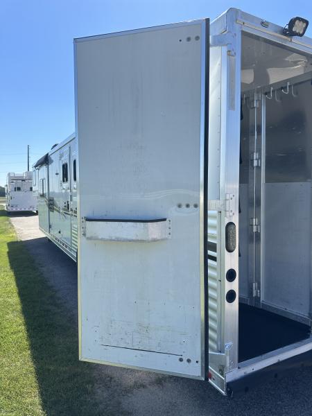 Used 2014 Lakota 4H 13' LQ Horse Trailer