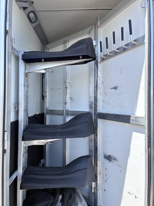 Used 2003 Silver Star 3H LQ Horse Trailer