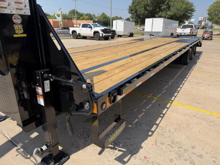 New #390570 2027 LOAD TRAIL GP 32 X 102 DUAL TANDEM LOW-PRO 24K GOOSENECK W/ MAX RAMPS