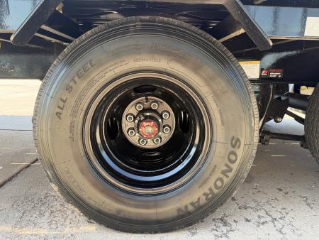 New #390570 2027 LOAD TRAIL GP 32 X 102 DUAL TANDEM LOW-PRO 24K GOOSENECK W/ MAX RAMPS