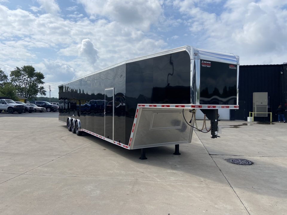 New United UXGN-8.546 Car Trailer