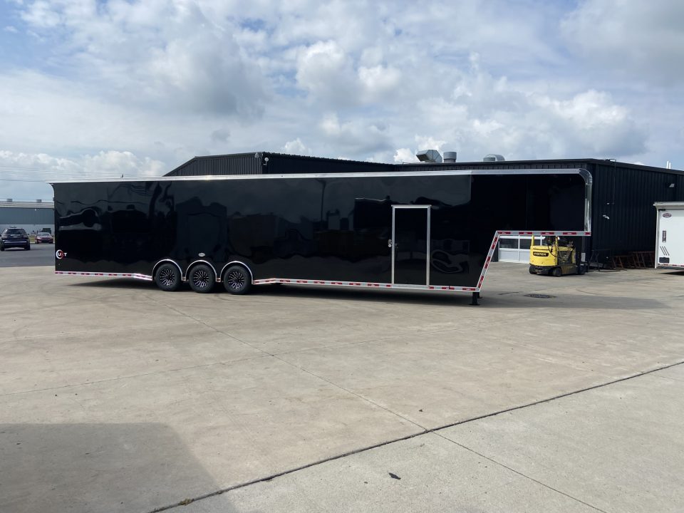 New United UXGN-8.546 Car Trailer