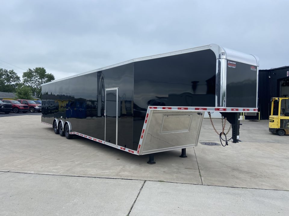New United UXGN-8.546 Car Trailer