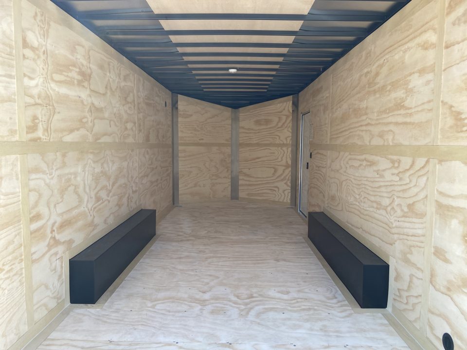 New United UJ-8.5X18 Enclosed Trailer