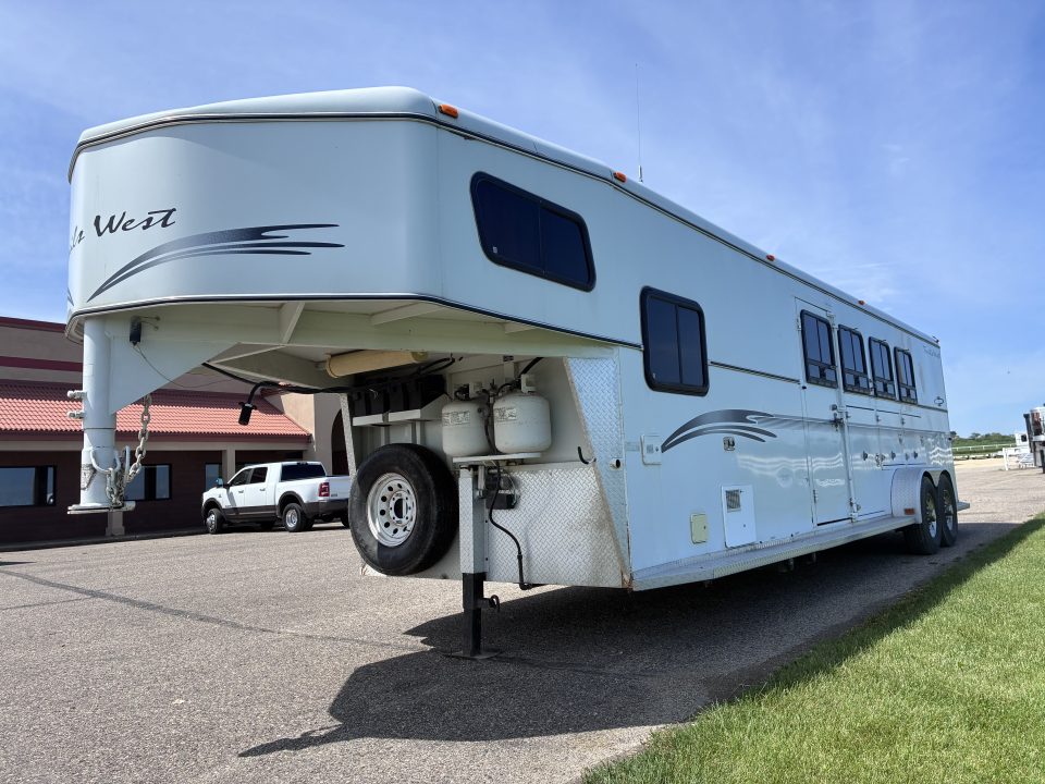 Used 2001 Trails West 4H LQ Horse Trailer