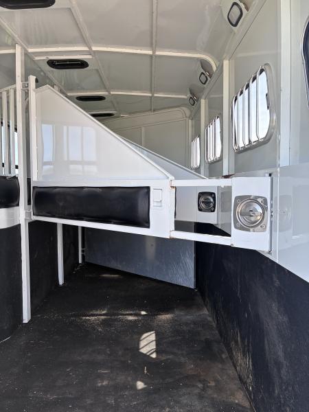 Used 2001 Trails West 4H LQ Horse Trailer