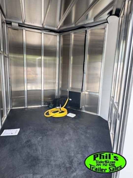 New Frontier Trailers 8 PEN LOW PRO LIVE STOCK TRAILER WITH AC Stock / Stock Combo Trailer
