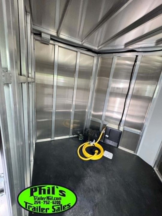 New Frontier Trailers 8 PEN LOW PRO LIVE STOCK TRAILER WITH AC Stock / Stock Combo Trailer