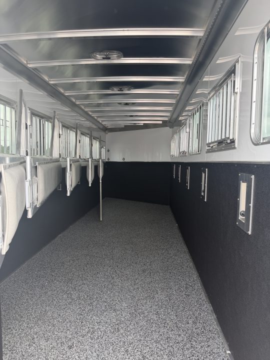 New 2026 Featherlite 6 Horse Gooseneck Horse Trailer