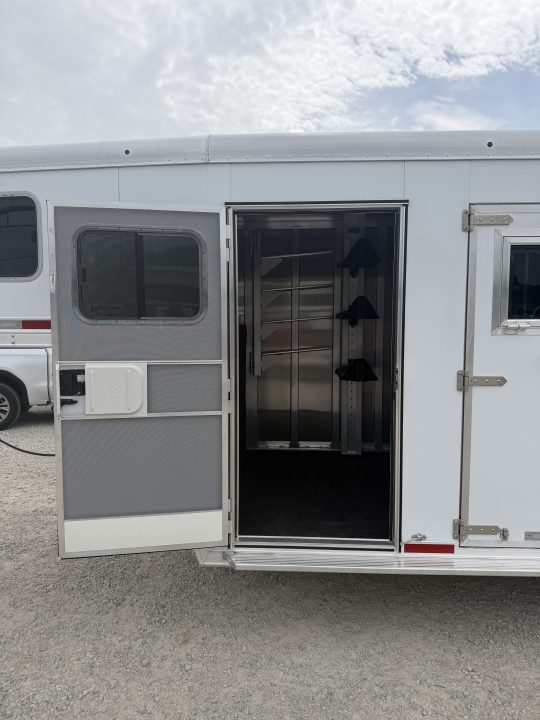 New 2026 Featherlite 6 Horse Gooseneck Horse Trailer