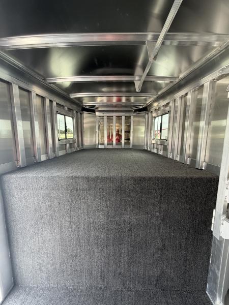 New 2026 Featherlite 6 Horse Gooseneck Horse Trailer
