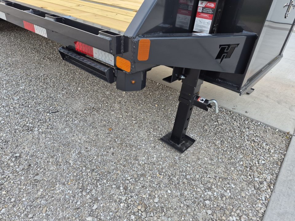 New Hillcrest 20'+5' Gooseneck 2-10k axles, spare