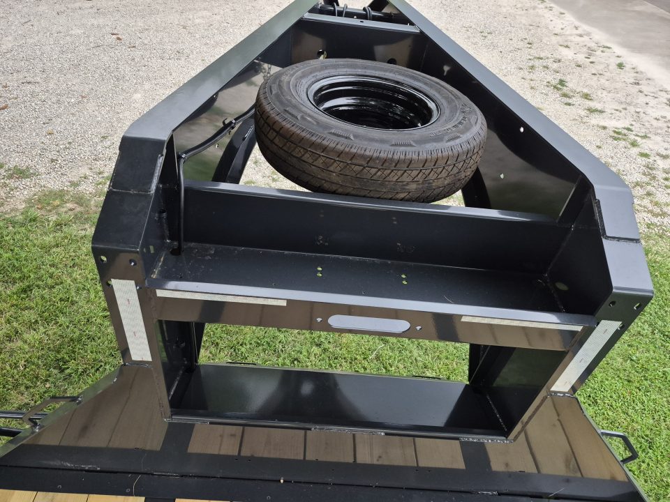 New Hillcrest 20'+5' Gooseneck 2-10k axles, spare