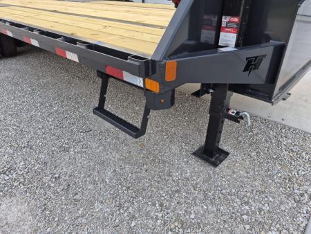 New Hillcrest Trailers 25+5 GN, 25.9k Axles, 14 ply tires, SPARE