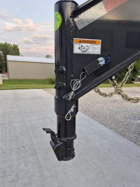 New Hillcrest Trailers 25+5 GN, 25.9k Axles, 14 ply tires, SPARE
