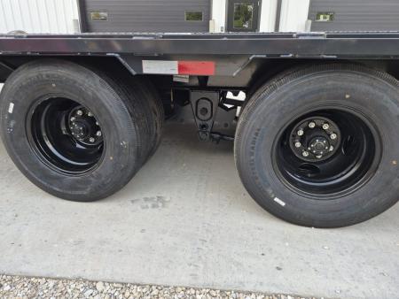 New Hillcrest Trailers 25+5 GN, 25.9k Axles, 14 ply tires, SPARE