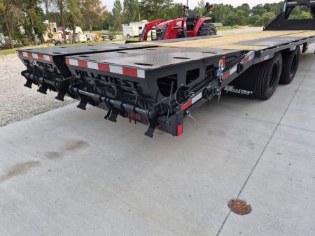 New Hillcrest Trailers 25+5 GN, 25.9k Axles, 14 ply tires, SPARE