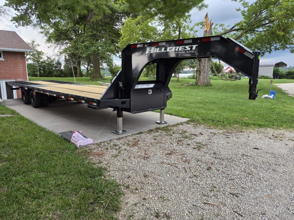 New Hillcrest 20+12 Hyd Dovetail, 25.9k Axles, Hdy. Jacks, 18Ply Tires, SPARE