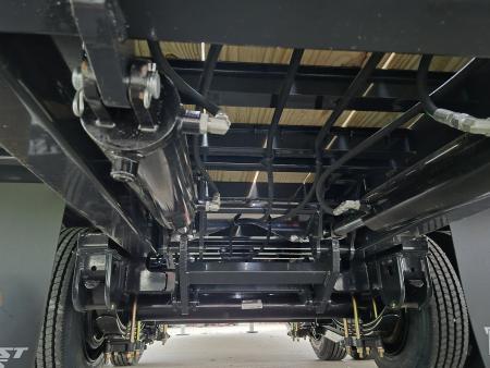 New Hillcrest 20+12 Hyd Dovetail, 25.9k Axles, Hdy. Jacks, 18Ply Tires, SPARE