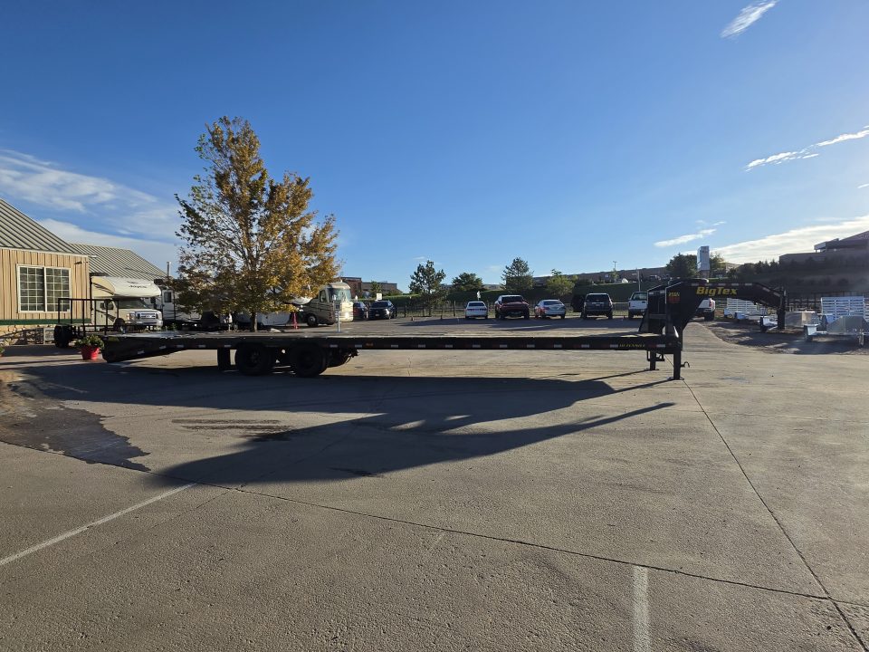 Used 2021 BIG TEX 25GN-40D5A Flatbed Trailer