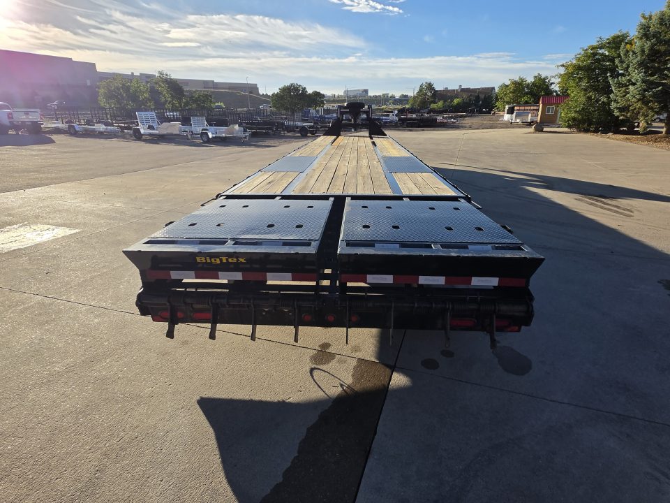 Used 2021 BIG TEX 25GN-40D5A Flatbed Trailer