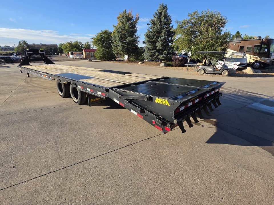 Used 2021 BIG TEX 25GN-40D5A Flatbed Trailer